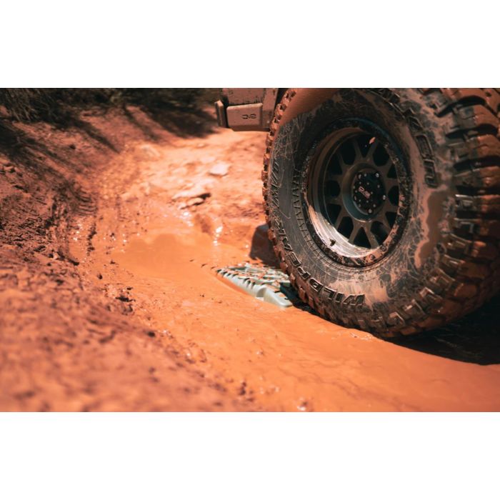 DV8 Offroad  Traction Boards w/Bag 