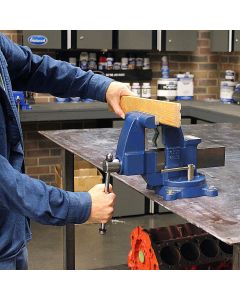 Eastwood  Yost Tradesman Combination Pipe and Bench Vise with Swivel Base 